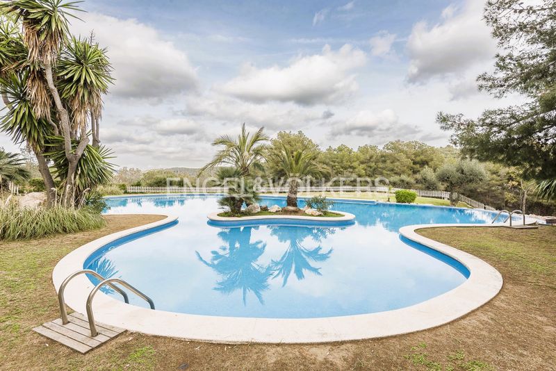 Foto 54217894-3114-4c98-b89f-b2fc493a0b09. Casa adossada amb calefacció aparcament piscina a Sitges