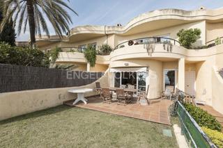 Casa a Vallpineda-Santa Bàrbara. Una casa realmente maravillosa y vistas al mar