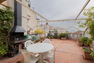 Attique  Carrer de nàpols. Amplio ático a reformar con gran terraza en el corazón de gràcia