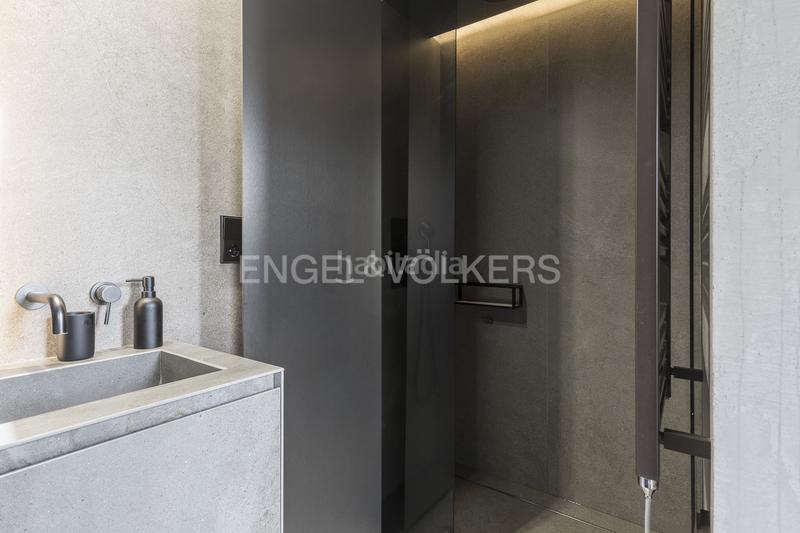 Foto 2b072d0c-d517-4887-954a-180590a7075a. Ático  de diseño con vistas panorámicas a en Barcelona