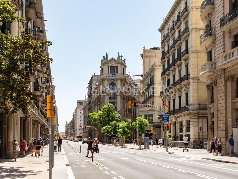 Foto 835ff752-8952-49ff-bedb-a3ba60e9e528. Ático  de diseño con vistas panorámicas a en Barcelona