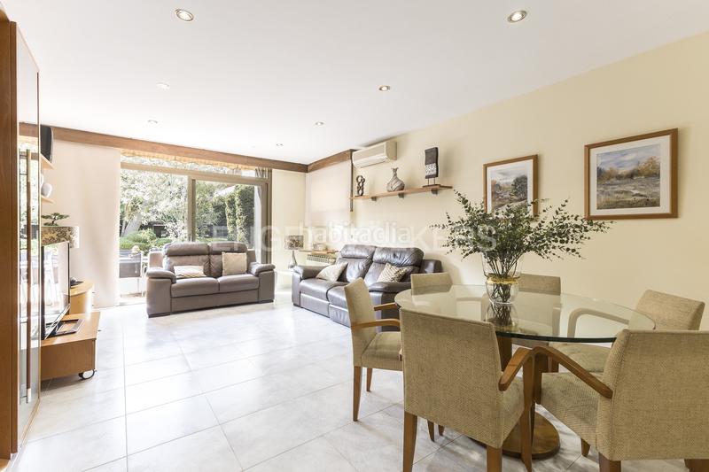 Foto 40dfedf1-381b-45d3-b072-df3cf936b781. Casa amb calefacció aparcament a Horta Barcelona