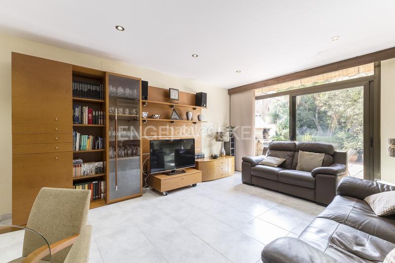 Foto 4b3de582-9e6a-483b-ad0f-d6be250d6e85. Casa amb calefacció aparcament a Horta Barcelona