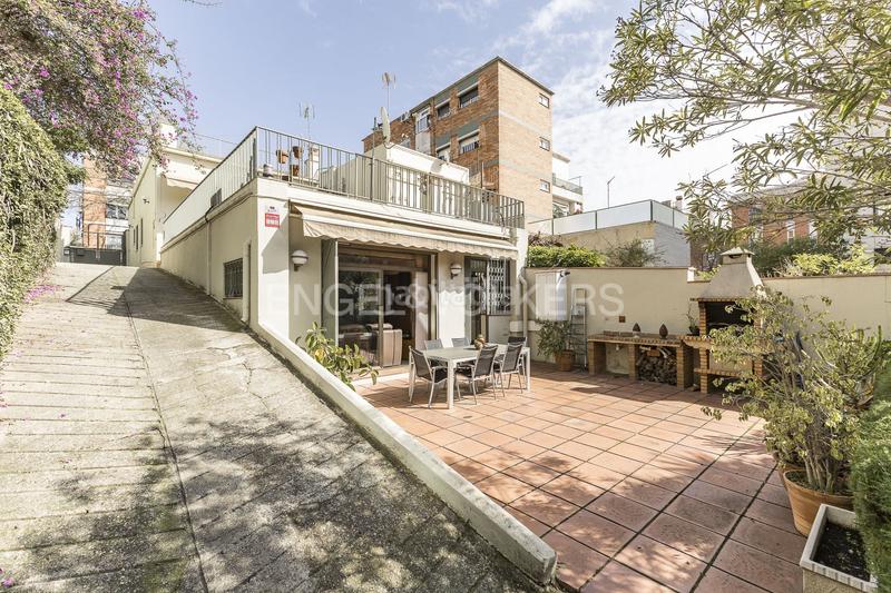 Foto 5c405c24-786e-4ce1-bd56-234cd2721229. Casa amb calefacció aparcament a Horta Barcelona