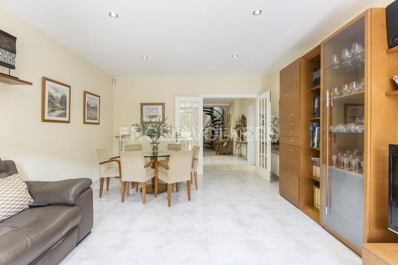 Foto 6c369074-b7e0-4f85-b935-f9275716b1a0. Casa amb calefacció aparcament a Horta Barcelona