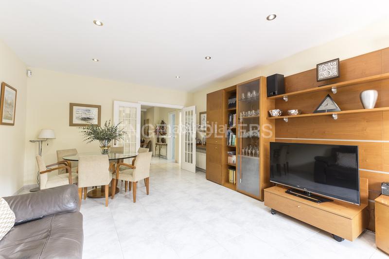 Foto af924451-d4a1-4e0f-89bc-8c232aa1cef5. Casa amb calefacció aparcament a Horta Barcelona