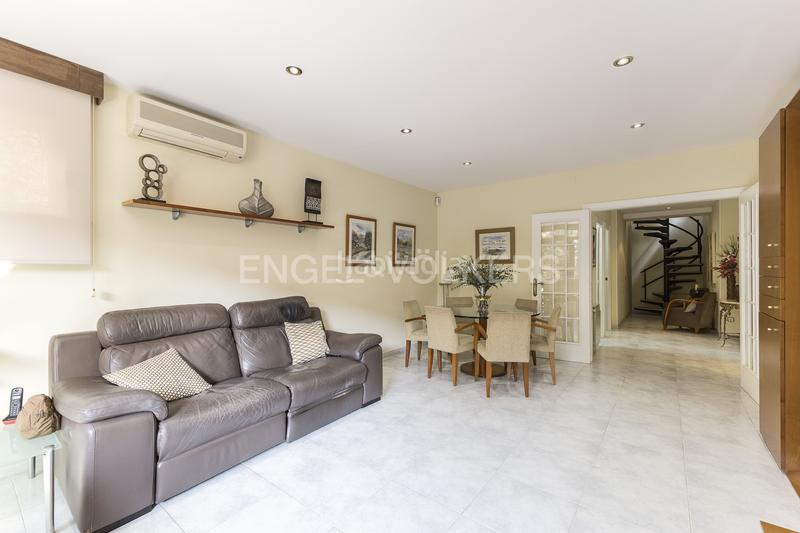 Foto b4d0da83-06b6-483d-aeb9-dffbde19711b. Casa amb calefacció aparcament a Horta Barcelona