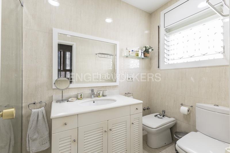 Foto ce1559ce-54e5-4019-bbd0-9e4c3c77e5e9. Casa amb calefacció aparcament a Horta Barcelona