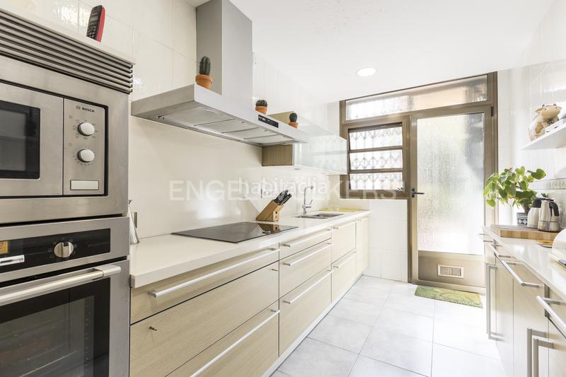 Foto fb53bb36-0814-4142-ac33-92566856c21d. Casa amb calefacció aparcament a Horta Barcelona