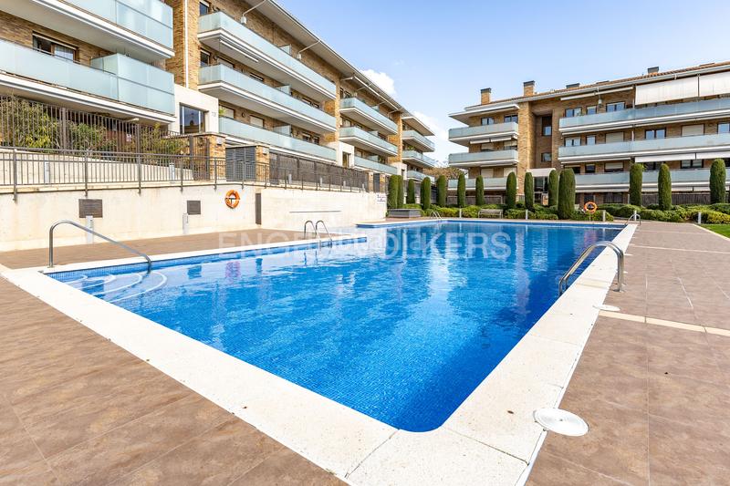 Foto 19731832-4f93-4305-b583-95e668908e00. Àtic amb calefacció aparcament piscina a Mira-sol Sant Cugat del Vallès