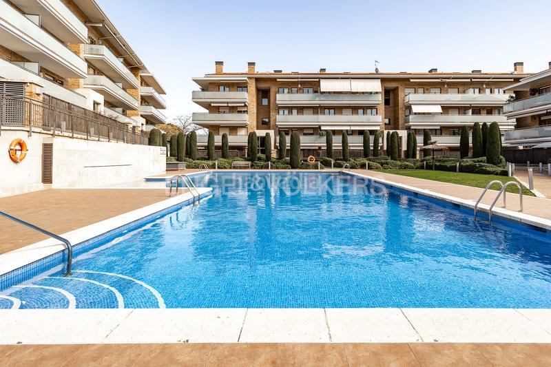 Foto 4776622d-6e35-4d37-b44b-5842577ecb80. Àtic amb calefacció aparcament piscina a Mira-sol Sant Cugat del Vallès