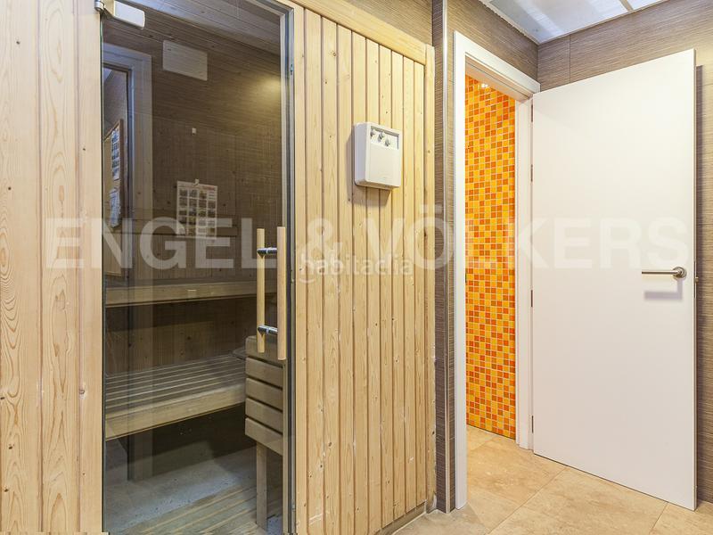Foto d88814ad-7dde-42ff-8cbb-2ab6529220ba. Àtic amb calefacció aparcament piscina a Mira-sol Sant Cugat del Vallès