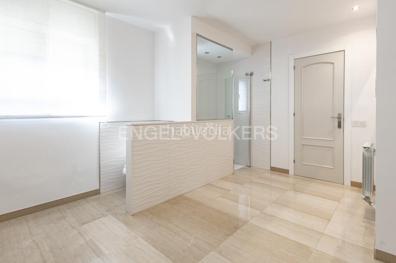 Foto 582e6d80-f8ed-45e9-8460-bef493b368be. Casa con riscaldamento parcheggio piscina in Mira-sol Sant Cugat del Vallès
