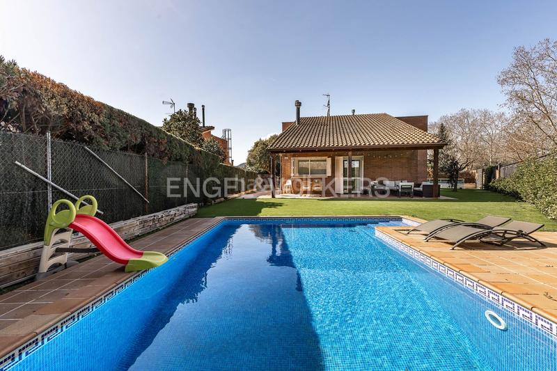 Foto 58ba258a-5921-45e9-aec4-a54633fd524f. Casa con riscaldamento parcheggio piscina in Mira-sol Sant Cugat del Vallès