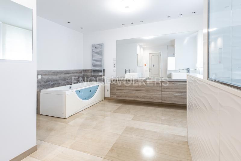 Foto 5df541b6-86af-440c-b328-ff23531417e9. Casa con riscaldamento parcheggio piscina in Mira-sol Sant Cugat del Vallès