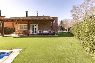 Casa a Mira-sol. Espectacular chalet en mirasol
