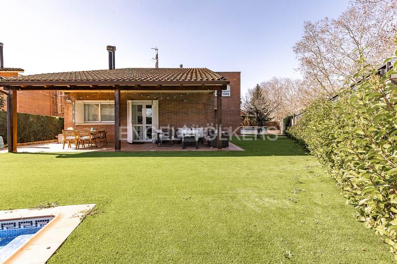 Foto 9de66fae-f539-4062-9f09-970b3f0cadda. Casa con riscaldamento parcheggio piscina in Mira-sol Sant Cugat del Vallès