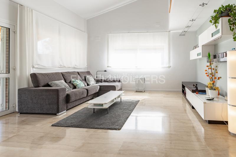 Foto c0c3d5fe-2e3b-42d5-9bc3-68b342f37665. Casa con riscaldamento parcheggio piscina in Mira-sol Sant Cugat del Vallès