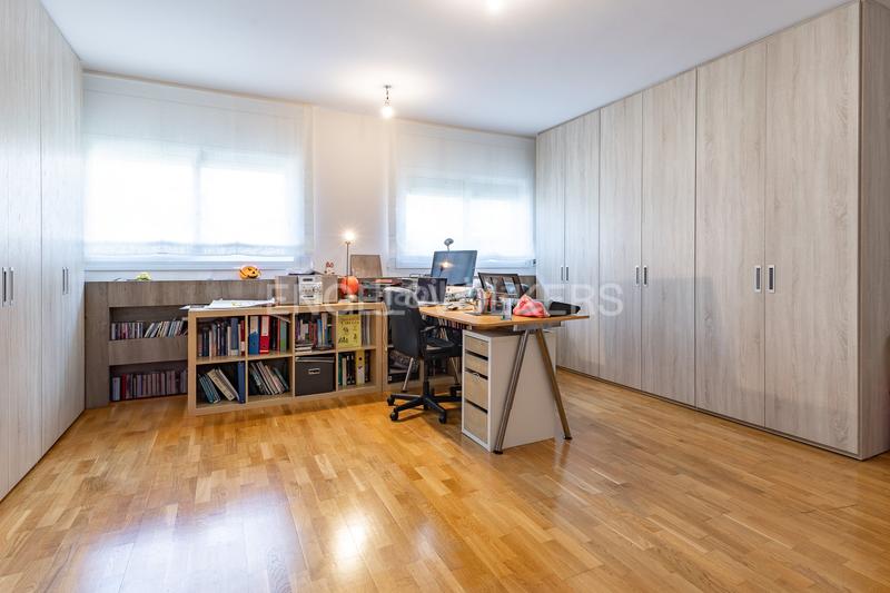 Foto dbd178fd-b6bd-4d77-8541-ff1114d87d35. Casa con riscaldamento parcheggio piscina in Mira-sol Sant Cugat del Vallès