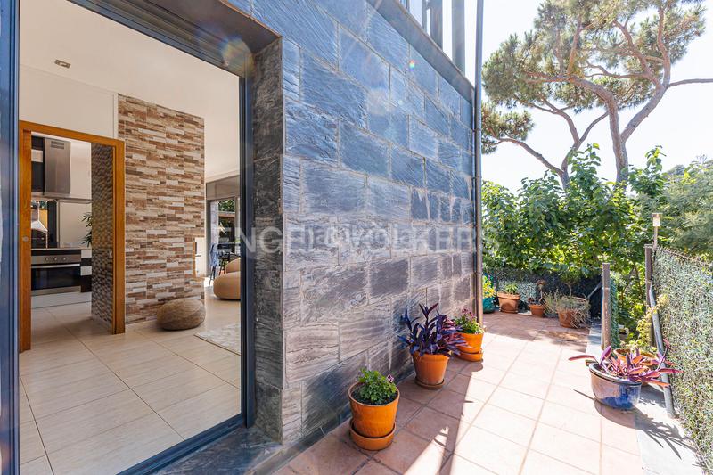 Foto 0d1911b4-d6e9-443c-ac52-4251be20430e. Casa espectacular casa unifamilar con vistas panorámicas en sarriávallvidrera en Barcelona