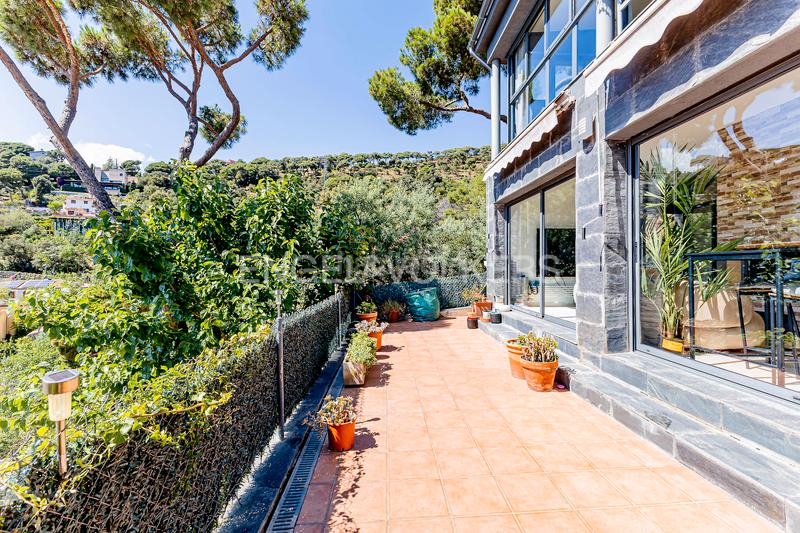 Foto 5639518e-4c64-494d-97a2-9bab6478bc78. Casa espectacular casa unifamilar con vistas panorámicas en sarriávallvidrera en Barcelona