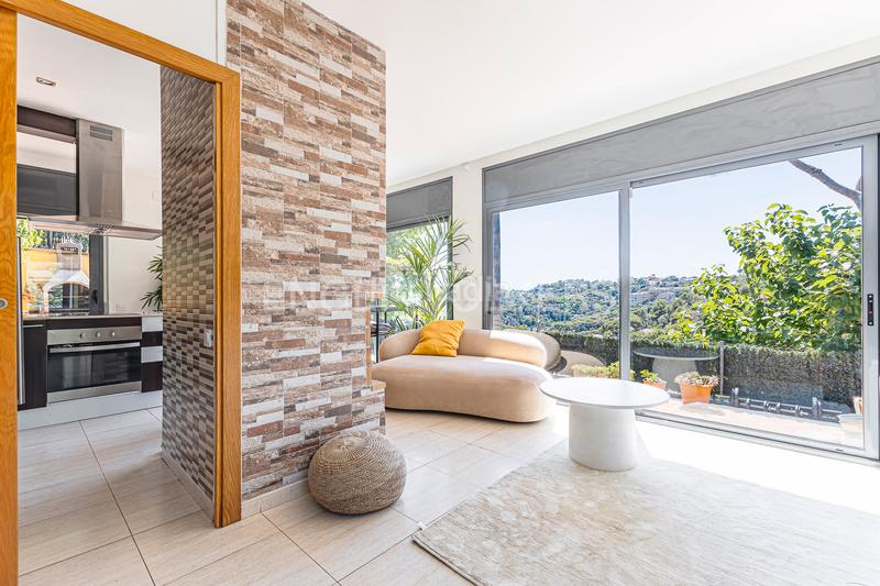 Foto b98bd87c-d15f-43f8-beab-832754c6b903. Casa espectacular casa unifamilar con vistas panorámicas en sarriávallvidrera en Barcelona