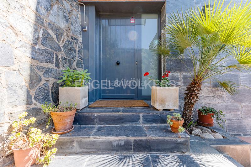 Foto cb31075f-e898-4efc-b9f9-4eb86c6c4d3e. Casa espectacular casa unifamilar con vistas panorámicas en sarriávallvidrera en Barcelona
