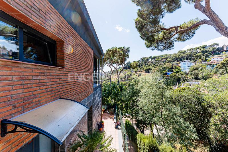 Foto d9d403ca-ad02-4798-8b89-8f9f84e35bcc. Casa espectacular casa unifamilar con vistas panorámicas en sarriávallvidrera en Barcelona