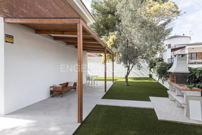 Foto 0a94d246-c181-40a2-8268-41d7f9435e70. Casa amb calefacció aparcament piscina a Cunit residencial Cunit