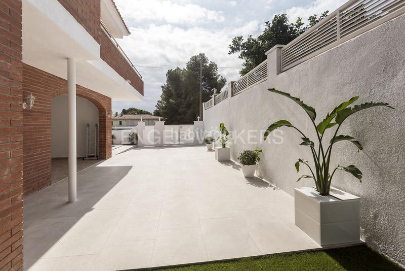 Foto 1c79d4b0-23ed-4c2c-85c1-d3e49ee614a5. Casa amb calefacció aparcament piscina a Cunit residencial Cunit