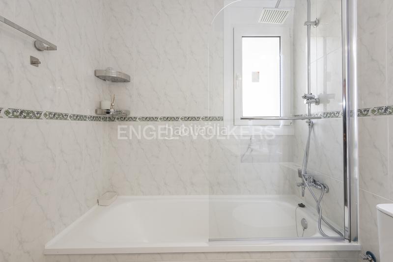 Foto a74ec842-74c8-420e-ab43-380e8be2749e. Casa amb calefacció aparcament piscina a Cunit residencial Cunit