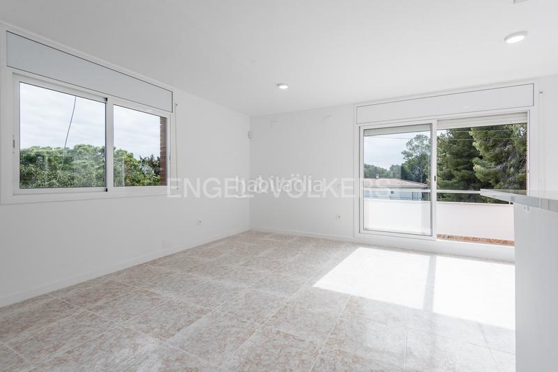 Foto f7db96c8-27d0-4bb7-ac55-01bd4d807bc2. Casa amb calefacció aparcament piscina a Cunit residencial Cunit
