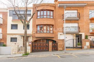 Casa a Vista Alegre. Exclusiva casa adosada con ascensor