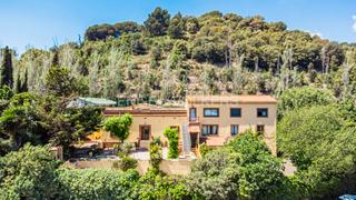 Masia a Arenys de Munt. Villa con 2,24 hectáreas cerca del mar mediterráneo
