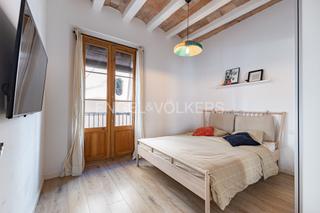 Apartament a Raval. Elegancia contemporánea con 4 habitaciones.