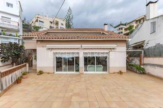 Casa a La Miranda. Casa unifamiliar con vistas y mucha luz