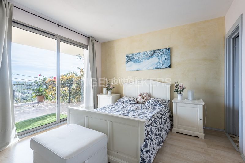 Foto 2fc3d2ce-8c43-465e-bdca-16f06f332888. Alquiler casa espaciosa villa soleada con piscina, vistas panorámicas y licencia turística en Olivella