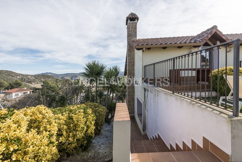 Foto 38e2dcaf-a915-4aec-ab2e-978a2399bb24. Alquiler casa espaciosa villa soleada con piscina, vistas panorámicas y licencia turística en Olivella