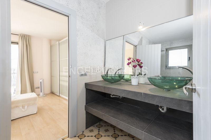 Foto 4e984332-92b5-4507-b873-128a724d8795. Alquiler casa espaciosa villa soleada con piscina, vistas panorámicas y licencia turística en Olivella