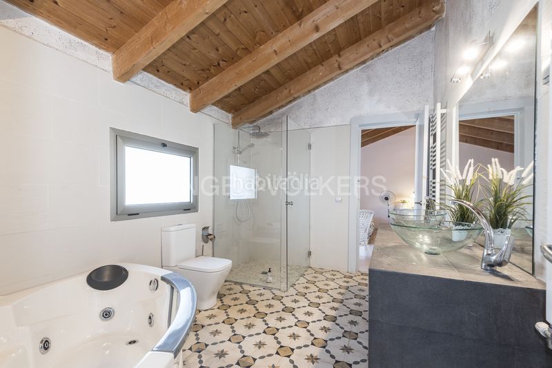 Foto 58b8e014-acb2-49b5-8a94-94dd6e74cea5. Alquiler casa espaciosa villa soleada con piscina, vistas panorámicas y licencia turística en Olivella