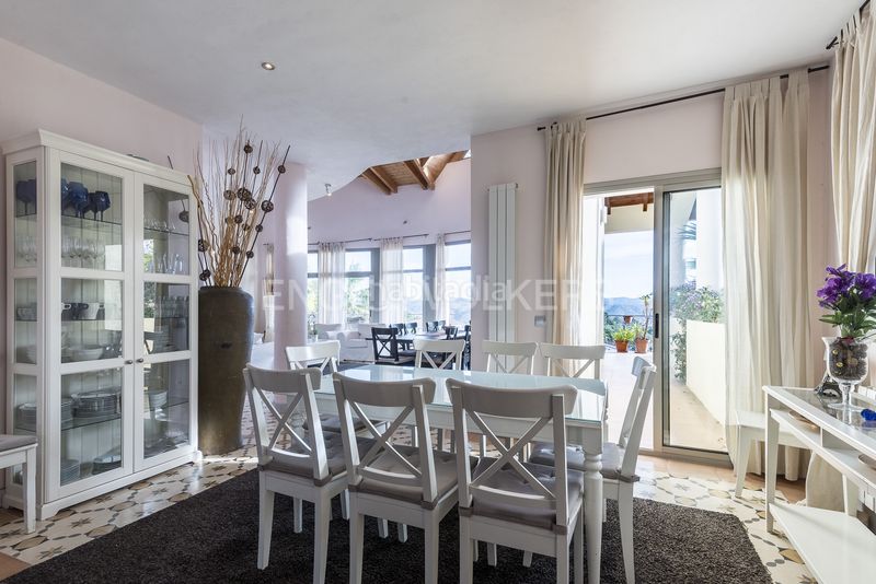 Foto 679bebfa-a0fc-4d85-adf0-6cefedfdc6ed. Alquiler casa espaciosa villa soleada con piscina, vistas panorámicas y licencia turística en Olivella