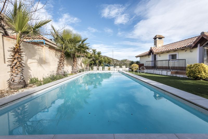 Foto 6bc339c5-2a3f-4dd9-987b-8bc11b171b62. Alquiler casa espaciosa villa soleada con piscina, vistas panorámicas y licencia turística en Olivella