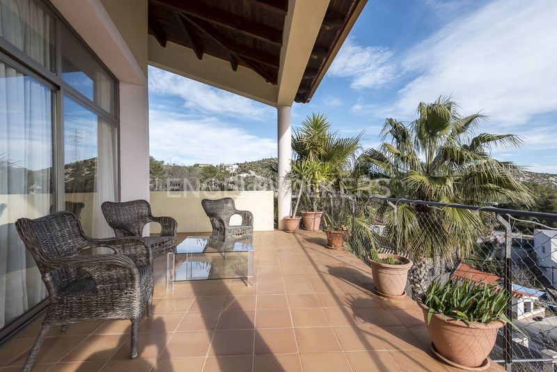 Foto 80c7e5ed-c9f5-45c1-a623-1f0a4e031a6f. Alquiler casa espaciosa villa soleada con piscina, vistas panorámicas y licencia turística en Olivella
