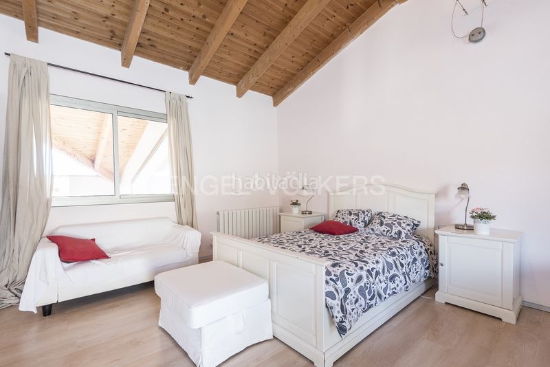 Foto 9816be6e-20ba-420f-9171-57d67d48c0a6. Alquiler casa espaciosa villa soleada con piscina, vistas panorámicas y licencia turística en Olivella