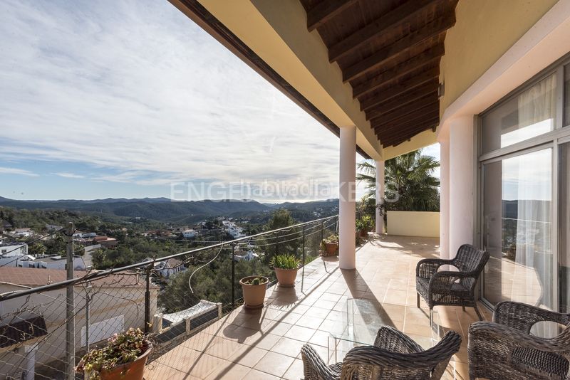 Foto df285165-9693-44c8-8c06-e9e91227a725. Alquiler casa espaciosa villa soleada con piscina, vistas panorámicas y licencia turística en Olivella