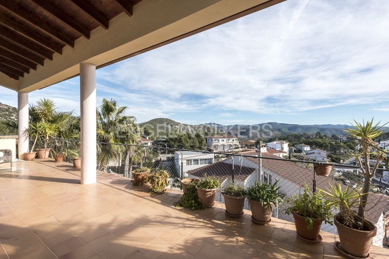 Foto e115042e-2566-4ae5-8b6c-01d45c1727c4. Alquiler casa espaciosa villa soleada con piscina, vistas panorámicas y licencia turística en Olivella