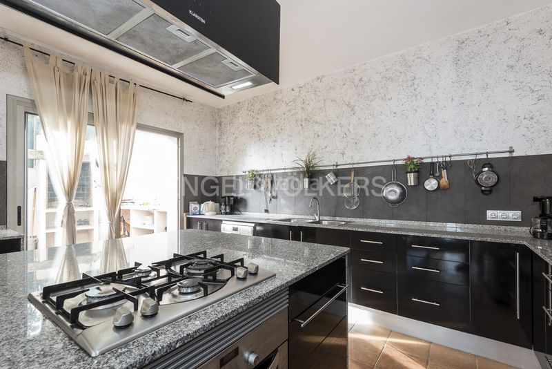 Foto e93ace92-7873-4d97-b77d-8c73a4307ee8. Alquiler casa espaciosa villa soleada con piscina, vistas panorámicas y licencia turística en Olivella