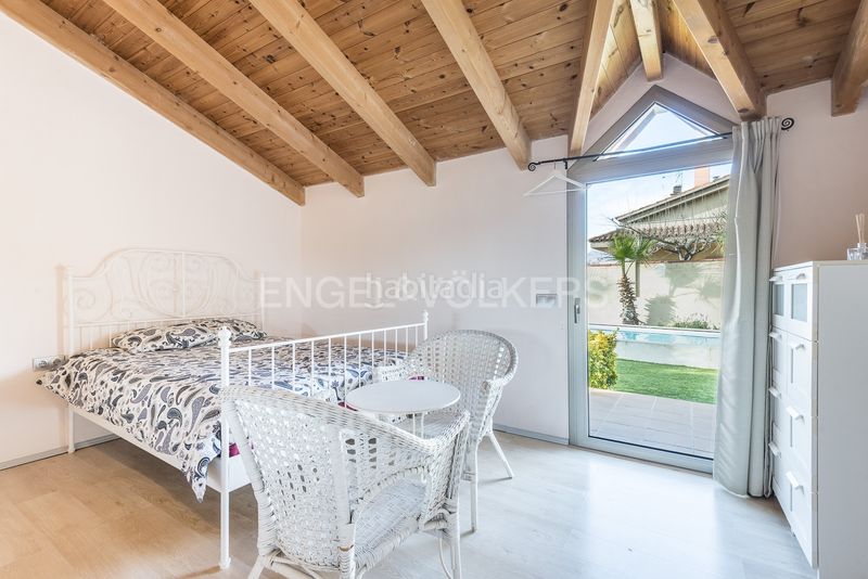 Foto f734ffb2-bff4-4513-b3c5-1b6221627531. Alquiler casa espaciosa villa soleada con piscina, vistas panorámicas y licencia turística en Olivella