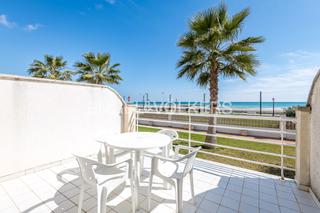 Apartament a Maritim. Paraíso costero en cubelles apartamento con piscina y vistas al