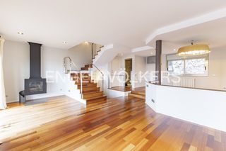 Semi detached house in Centre. Luz, espacio y vistas al mar.